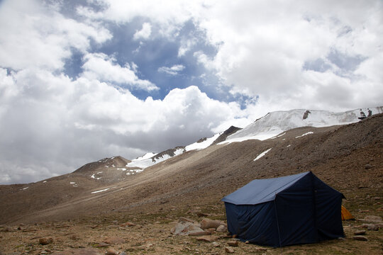 Lone tent in the Himalaya mountains, Mentok Kangri, Ladakh, Indian Himalayas, India