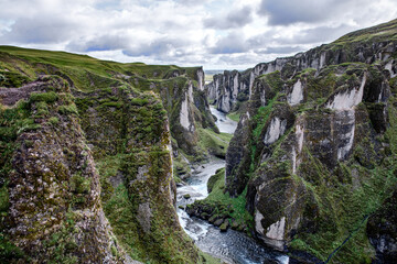 Obraz premium Iceland, Fjaðrárgljúfur Canyon, feather river canyon