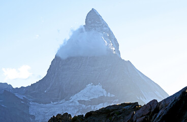 Matterhorn mit einer Wolke