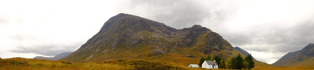 Fototapeta premium Panorama of Little White Hut