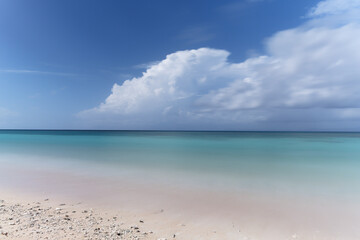 波照間島ニシ浜を流れる雲