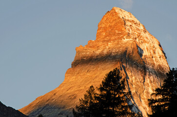 Das Matterhorn in rot