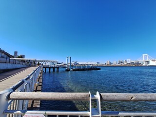 Obraz premium Small pier at Odaiba on a sunny morning