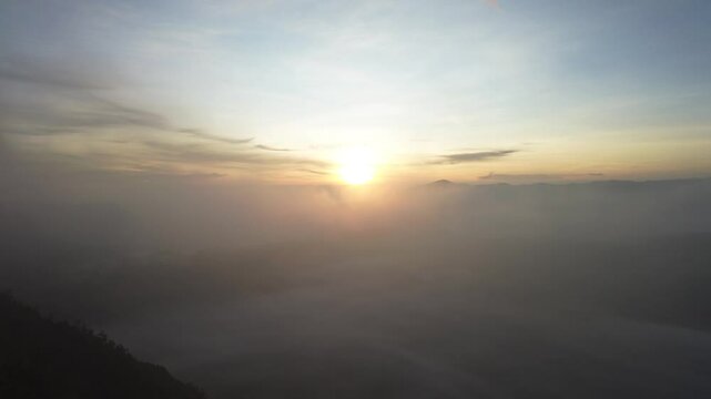 pemandangan sunrise pada langit dipagi hari 