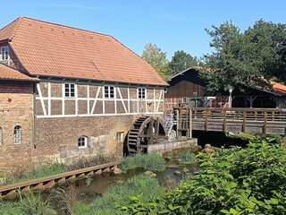 Historische Wassermühle in Sittensen, Niedersachsen – Idyllisches Landschaftsfoto einer...