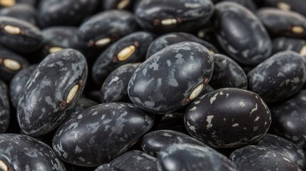 Obraz premium Close-up of black beans with a speckled appearance, commonly used in cooking.