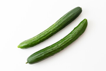白背景にきゅうり