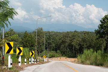 Curve marker signs are on left sign of the road.