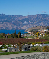 Fototapeta premium Beautiful view of Lake Chelan and its surrounding mountains, vineyards and housing variety in the fall.