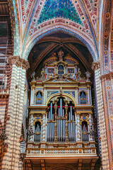 Fototapeta premium The majestic organ in the Cathedral of Duomo di Orvieto, showcasing intricate design and historical significance in Orvieto, Umbria, Italy