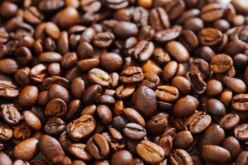 Naklejka premium background. roasted beans of natural coffee. raw materials for coffee shops, coffee machines.