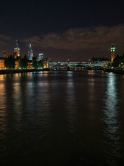 Fototapeta premium Night view of the Thames River in London.