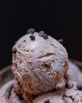Chocolate ice cream with choco chips