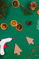 process creating crafts for christmas from cardboard and yarn.  Ecofriendly xmas.