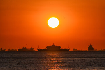 Ships waiting to pass through the Bosphorus in the Sea of ​​Marmara and the beauty of the sunset