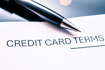 Obraz premium Understanding Credit Card Terms: A Close-Up of Essential Financial Information for Responsible Borrowing and Smart Spending