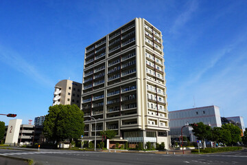 マンションの外観写真、建築写真や不動産関係の素材として活用できます。