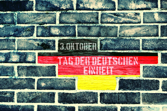 Eine Mauer in Berlin und Hinweis auf 3 Oktober Tag der deutschen Einheit