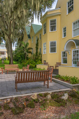 Resort by a lake in Florida state.