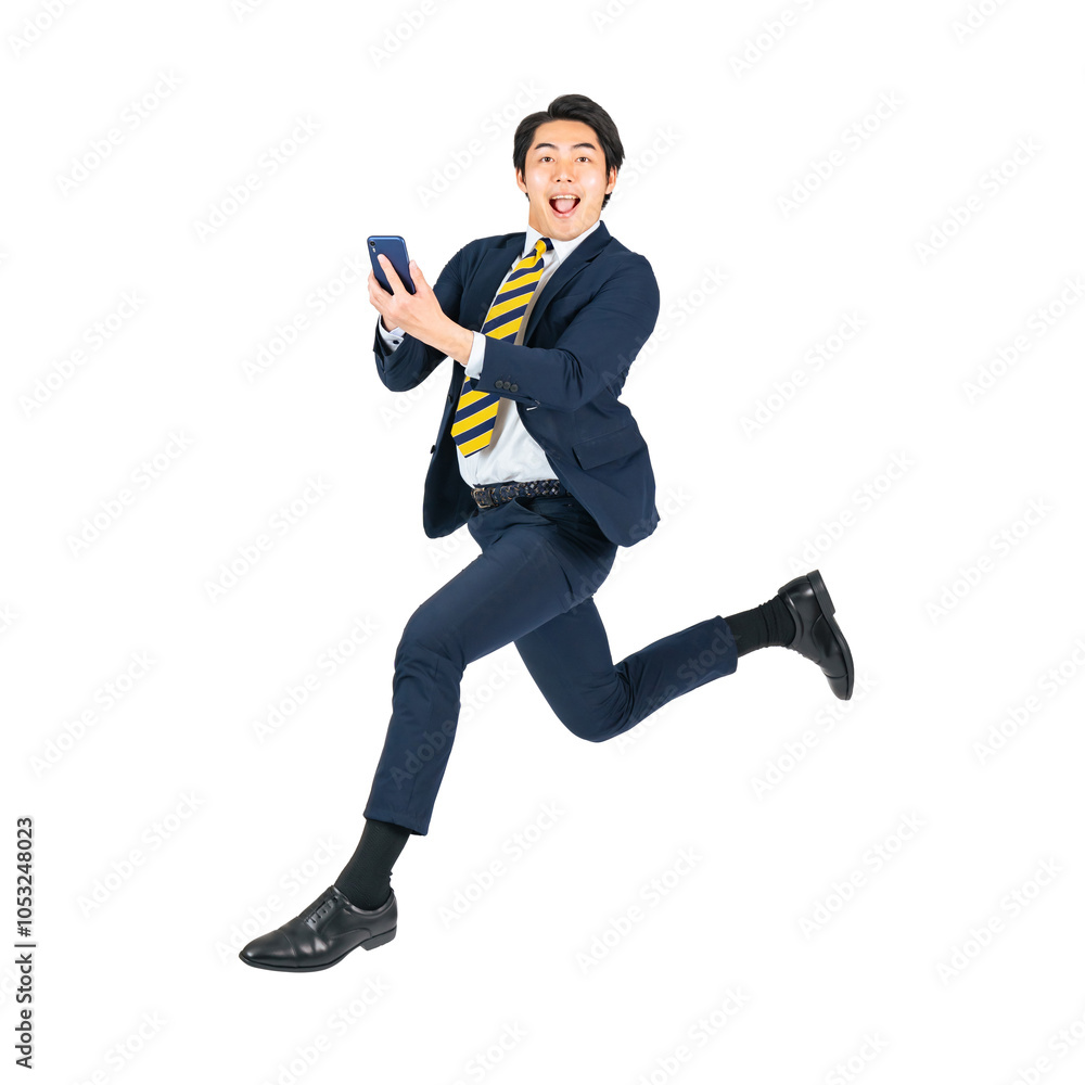 Poster スマホを見ながらジャンプする若い男性ビジネスパーソン　手作業で精密に切り抜いた背景透過全身写真png