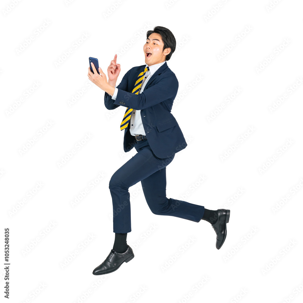Aufkleber スマホを見ながらジャンプする若い男性ビジネスパーソン　手作業で精密に切り抜いた背景透過全身写真png