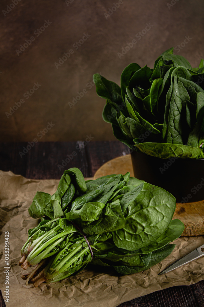 Poster Fresh spinach leaves. Healthy and vegetarian food