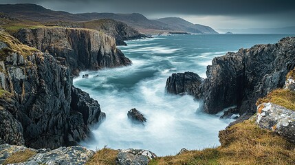 Obraz premium Rocky Coastal Passage with Dramatic Waves