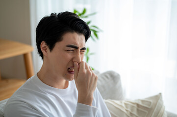 臭いを気にする男性