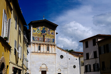 Fototapeta premium Lucca charming historical center.The ancient faced of St Fredianus Church with huge golden mosaic