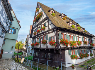 Altes Fachwerkhaus, Schiefes Haus,  im Fischerviertel in Ulm, Baden-Württemberg, Deutschland
