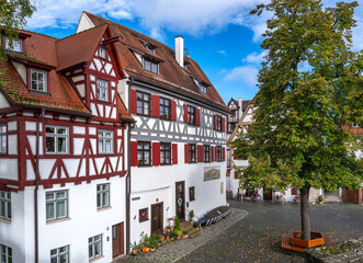 Fototapeta premium Alte Fachwerkhäuser im Fischerviertel, Ulm, Baden-Württemberg, Deutschland