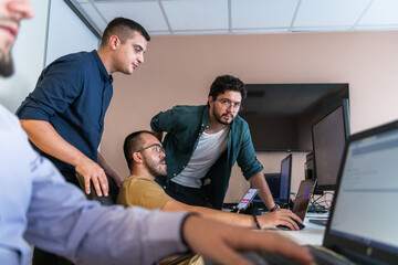 Obraz premium Collaborative Minds: A Team of Programmers Tackling Challenges Together in the Office.