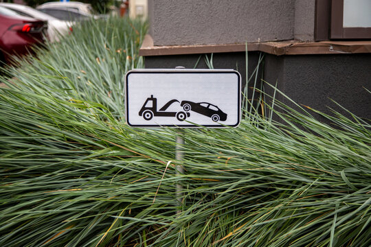 tow truck sign in urban environment. Do not park the car