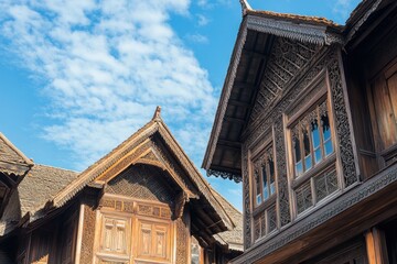 Obraz premium Traditional wooden architecture with intricate carvings under a blue sky.
