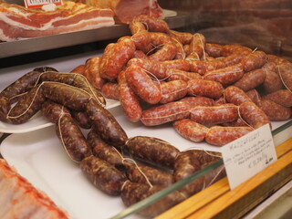 Vetrina negozio. Salsiccia mazzafegato umbria. Città di Castello Umbria