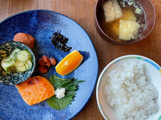 山小屋での朝ご飯