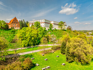 Architektura i panoramy Sandomierza, Polska, Świętokrzyskie, Sandomierz wiosną, Słoneczna pogoda © Sławek Rakowski