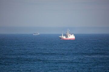 Obraz premium Fishing ships at Barents Sea on a clear summer day, Norway. 