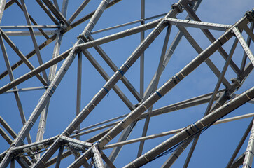 Connections and welding of beams and pipes of metal construction