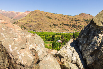 El paisaje entre las rocas