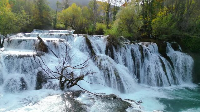 The Veliki Vodopad (Great Waterfall) at Martin Brod on the Una River is a mesmerizing natural landmark in Bosnia and Herzegovina. Known for its powerful cascades and lush surroundings, this waterfall 