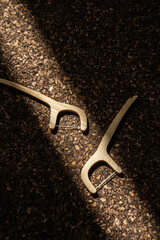 Obraz premium Close-up of Dental Floss Picks on Cork Surface