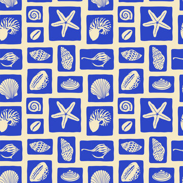 Retro hand drawn seashell mosaic seamless pattern. Tropical summer background illustration. Vintage marine nature print. Patchwork style shell animal wallpaper texture.