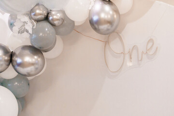 Elegant Silver and White Balloon Decoration for a Birthday Celebration