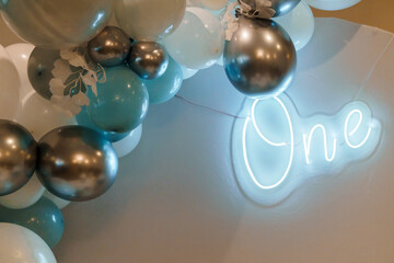 Elegant Balloon Decoration for First Birthday Celebration with Neon Sign