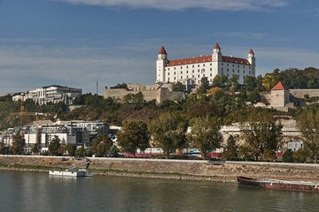 Obraz premium Castle building in Bratislava, Slovakia