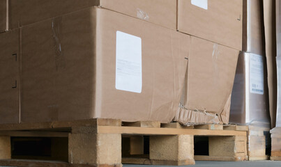 The packing box on the pallet with the goods is torn