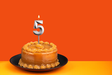 Birthday cake with dulce de leche frosting - Candle number 5