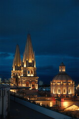 Obraz premium Cathedral at night 