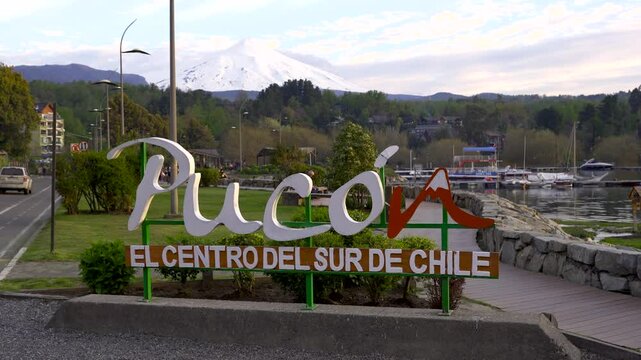 Emblematic welcome sign at the mirador la poza in Pucon, Araucania, Chile. October 5, 2024